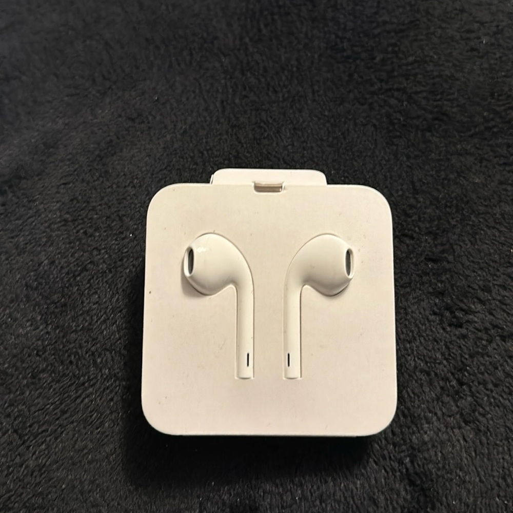 Authentic Apple Earpods with Lightning Connector NEW